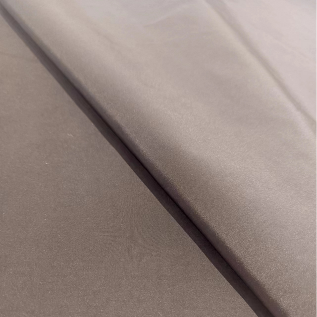 Matt smooth polyester fabric with brush effect