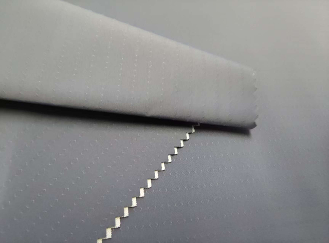 Low elasticity chain buckle polyester fabric