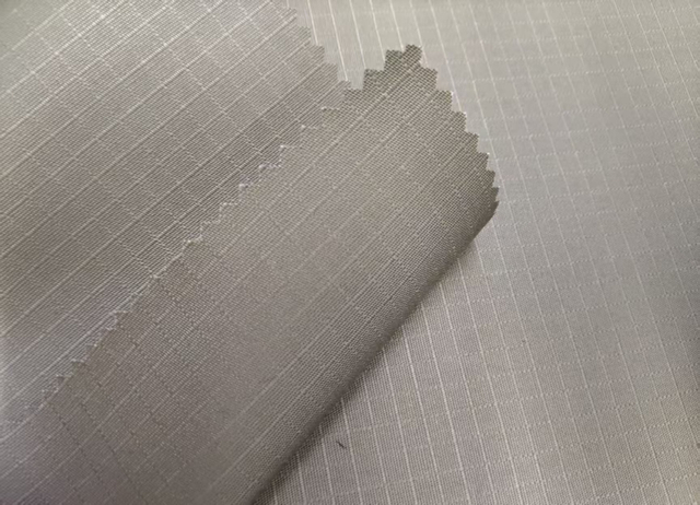 80/20 polyester-cotton fabric with 0.5-point grid pattern